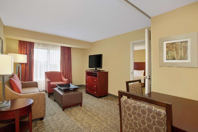 Two-Bedroom Suite with One King And Two Double Beds - Non-Smoking image 4