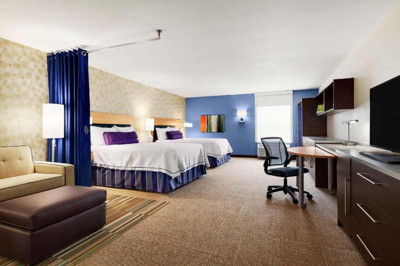 Queen Studio with Two Queen Beds - Non-Smoking image 1