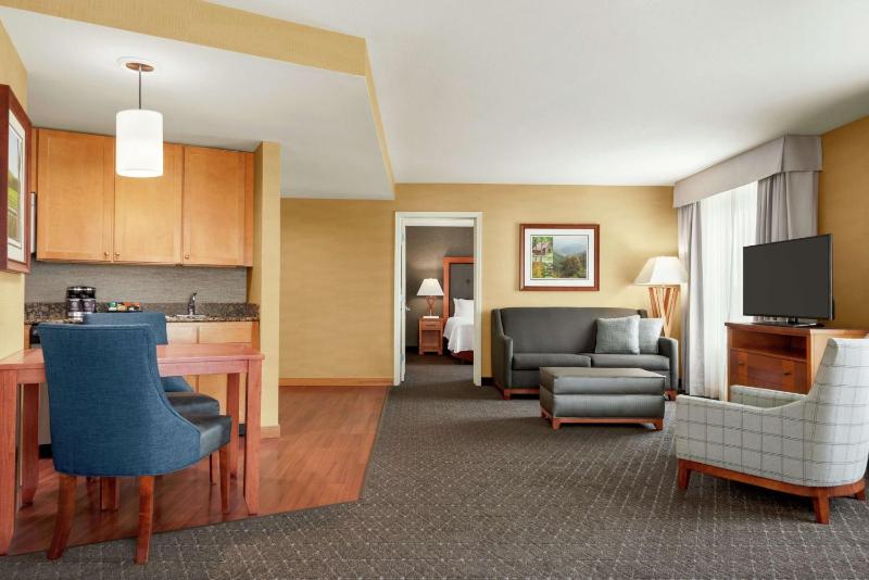Two-Bedroom King Suite with Two King Beds image 3