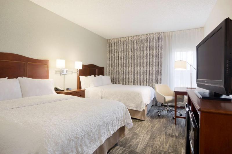 Queen Room with Two Queen Beds - Mobility Access/Non-Smoking image 4