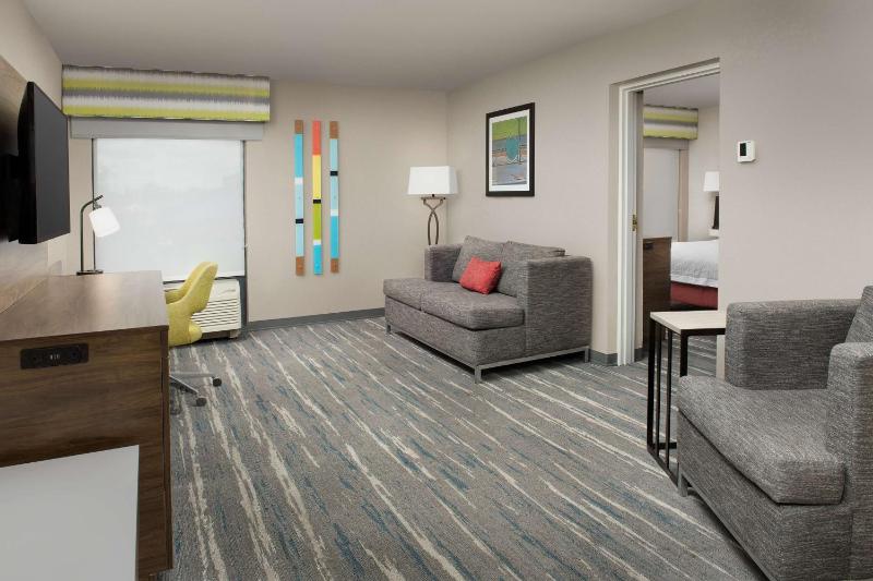 One-Bedroom King Suite with Kitchenette - Non-Smoking  image 1