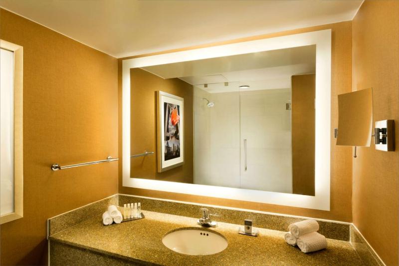 King Room - Non-Smoking image 2