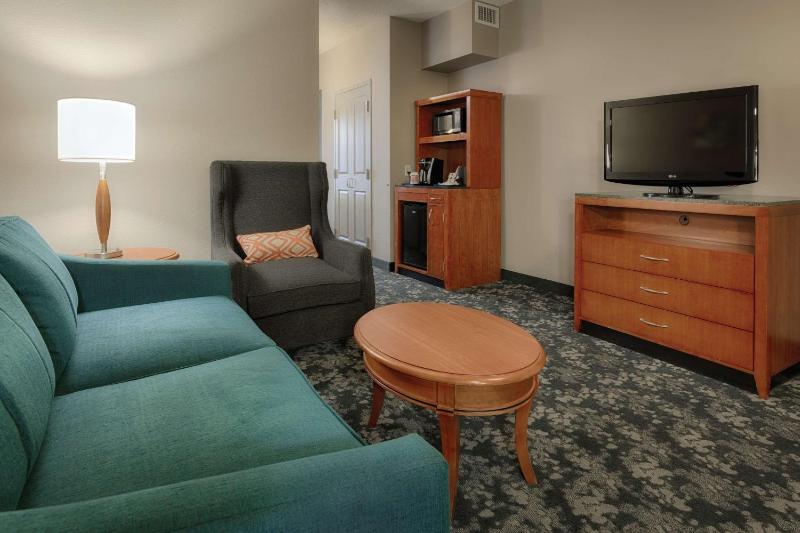 One-Bedroom King Suite with Sofa Bed image 3