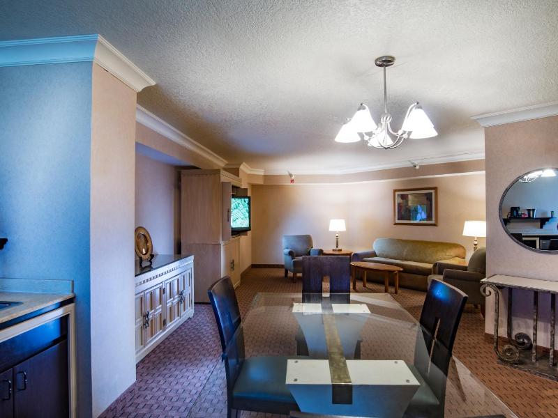 Classic Grand Suite image 4