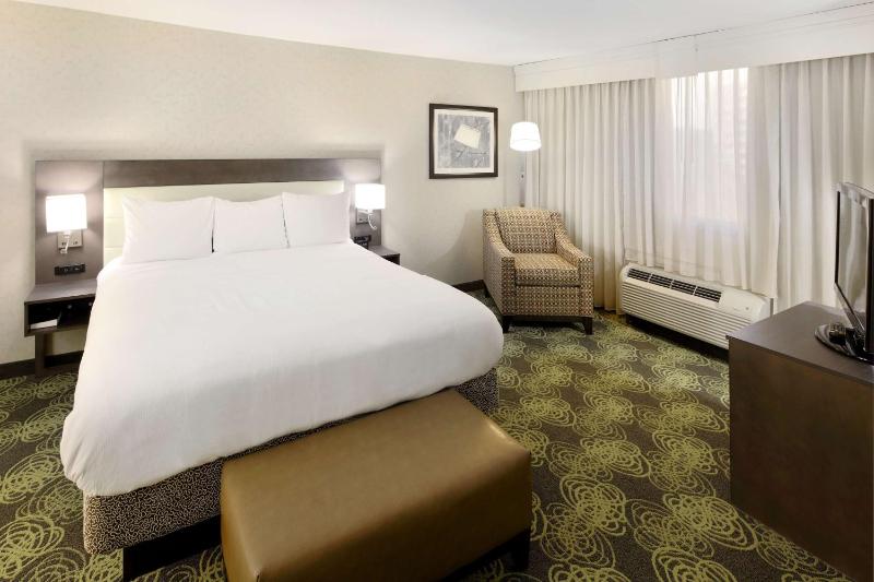 King Room image 3