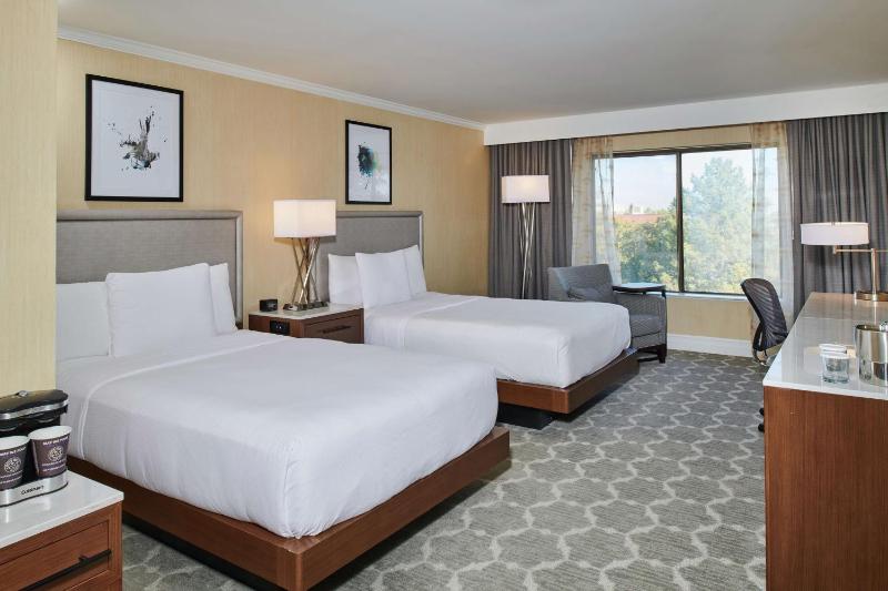 Double Room with Two Double Beds image 3
