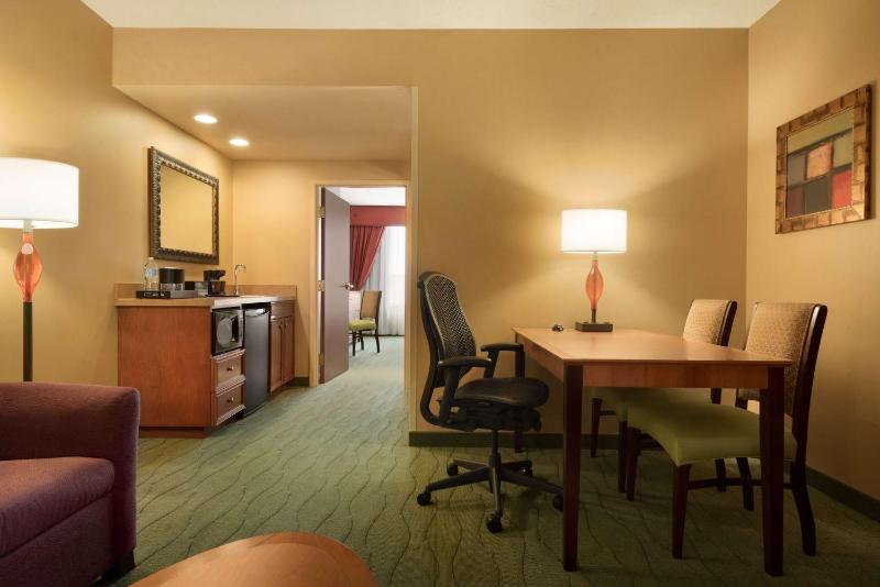 Suite with Two Double Beds - Non-Smoking image 4