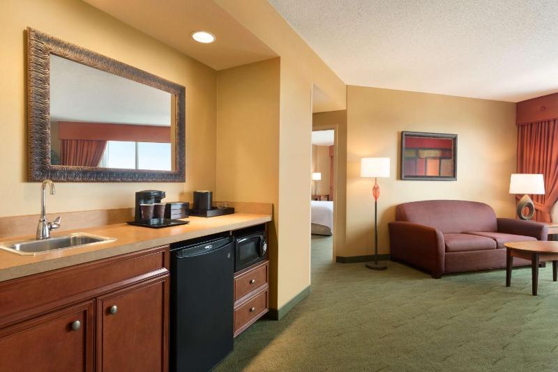 King Corner Suite with City View - Non-Smoking image 2