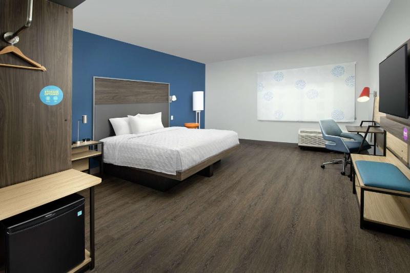 King Room image 3