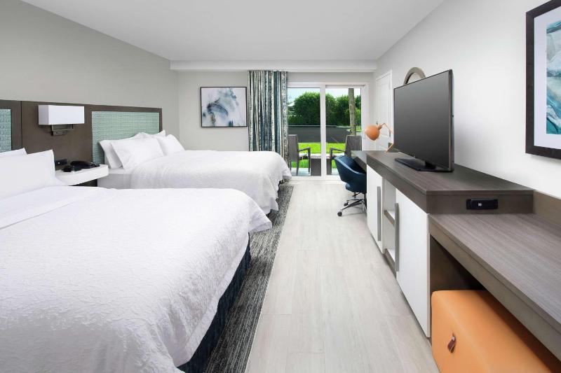 Queen Room with Two Queen Beds - Non-Smoking image 1
