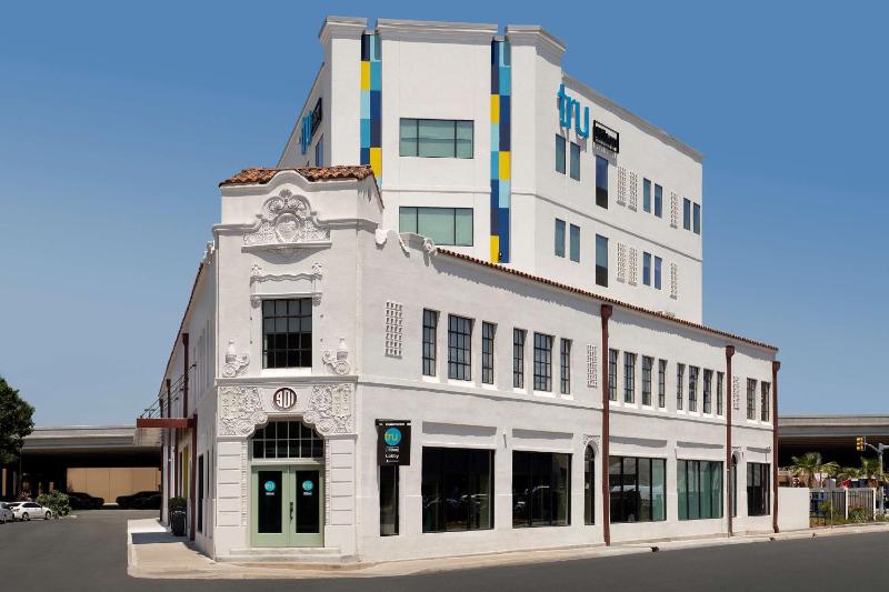 Tru by Hilton San Antonio Downtown Riverwalk - image 1