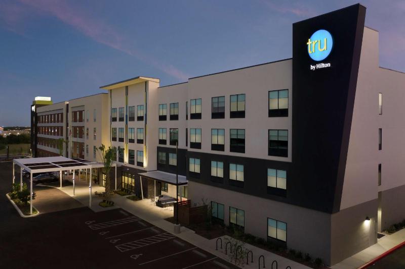 Tru by Hilton San Antonio Lackland SeaWorld - image 1