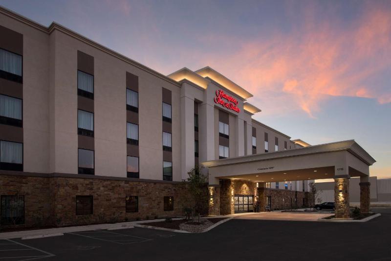 Hampton Inn By Hilton & Suites San Antonio Lackland AFB SeaWorld - image 1