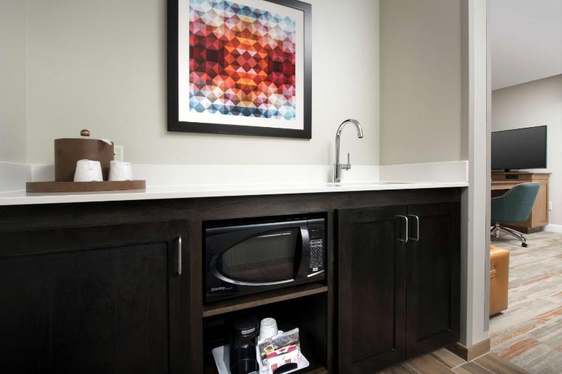 Hampton Inn By Hilton & Suites San Antonio Lackland AFB SeaWorld - image 11