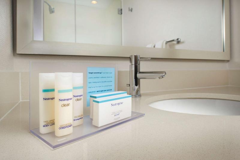 Room with Two Queen Beds - Non-Smoking image 3