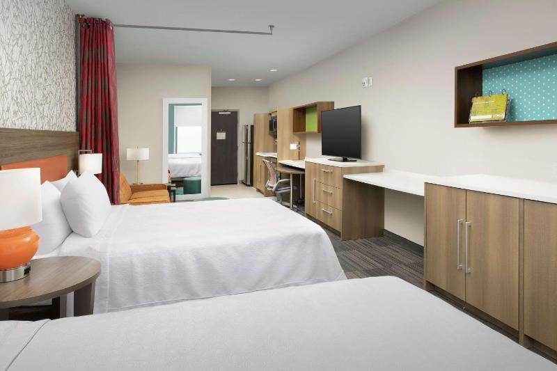 Queen Studio with Two Queen Beds - Non-Smoking image 1