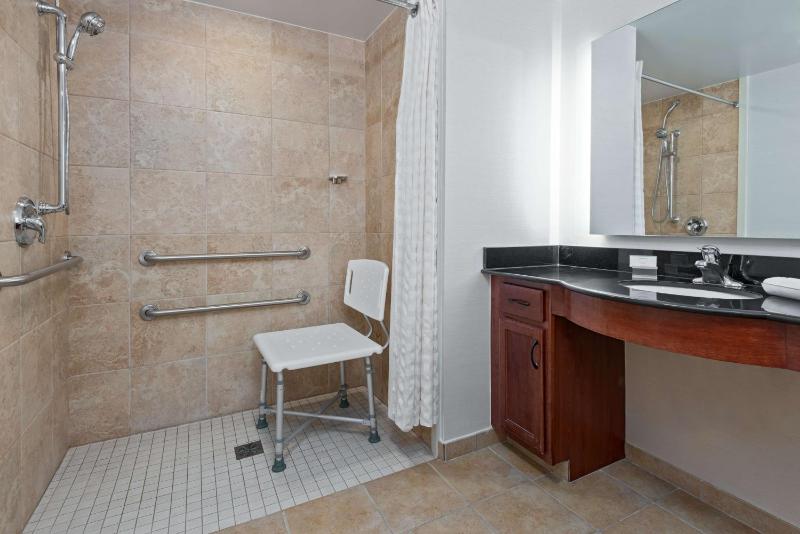 King Suite with Accessible Tub - Mobility and Hearing Access/Non-Smoking image 3