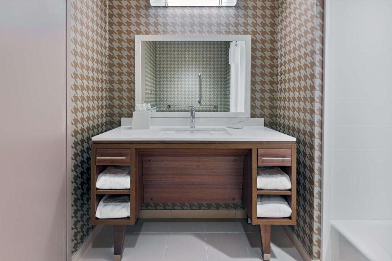 King Studio Suite - Mobility Access/Non-Smoking image 2