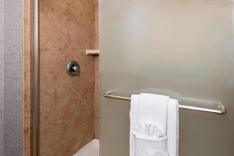 King Room - Non-Smoking image 3