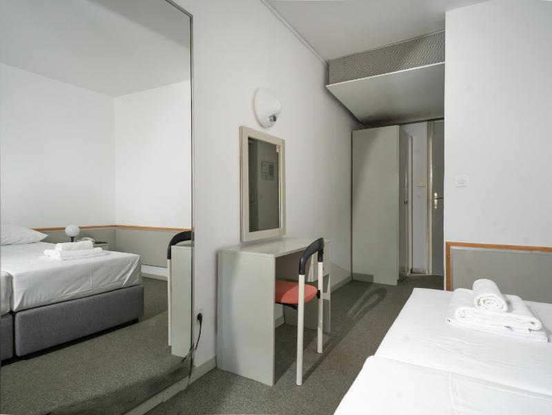 Economy Double or Twin Room without Balcony image 1