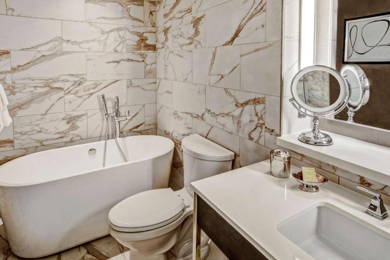 One-Bedroom King Suite image 3