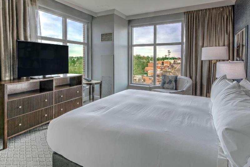 Corner King Room image 4