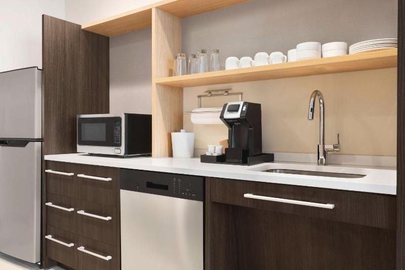 King Studio Suite with Accessible Tub - Mobility Access image 4