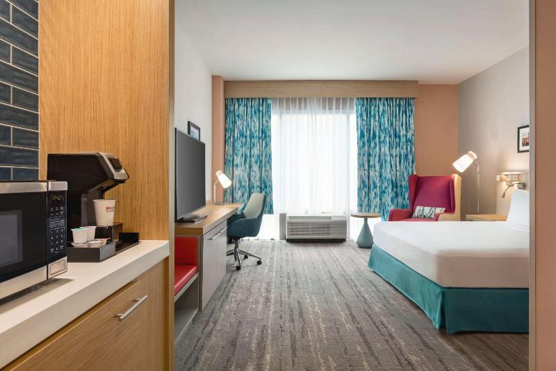 King Room with Bath Tub - Mobility Access image 3