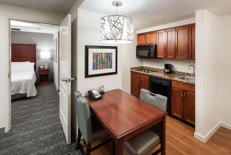 One-Bedroom Queen Suite with Two Queen Beds - Non-Smoking image 3