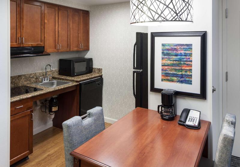 Queen Suite with Two Queen Beds - Mobility Access/Non-Smoking image 3