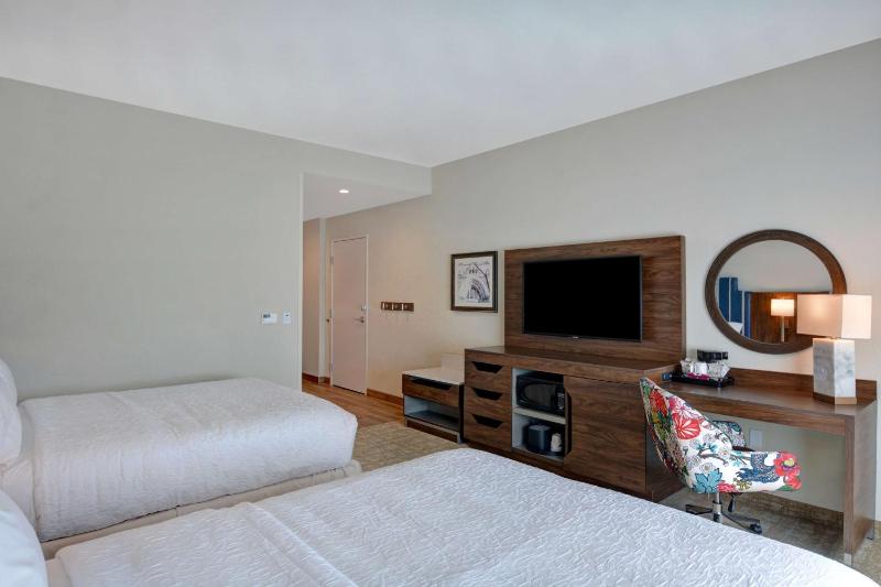 Queen Room with Two Queen Beds image 4