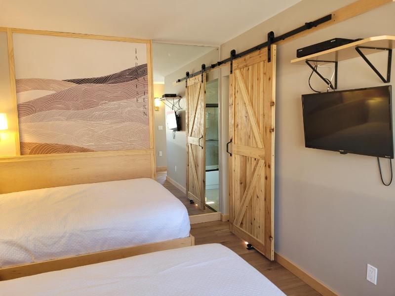 Standard Double Room image 3