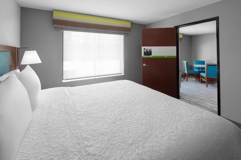 Hampton Inn Phoenix-Biltmore - image 15