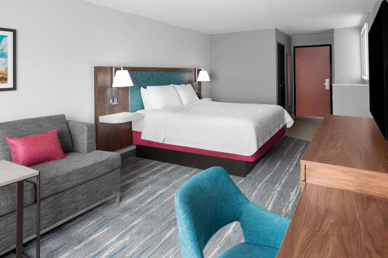 Hampton Inn Phoenix-Biltmore - image 32