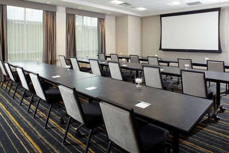 Hampton Inn & Suites Pittsburgh Airport South–Settlers Ridge - image 9