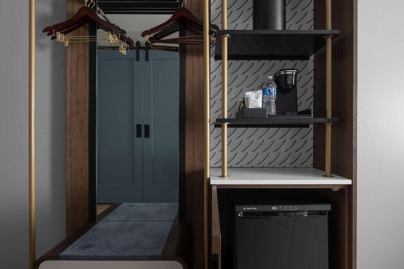 King Room - Non-Smoking image 3