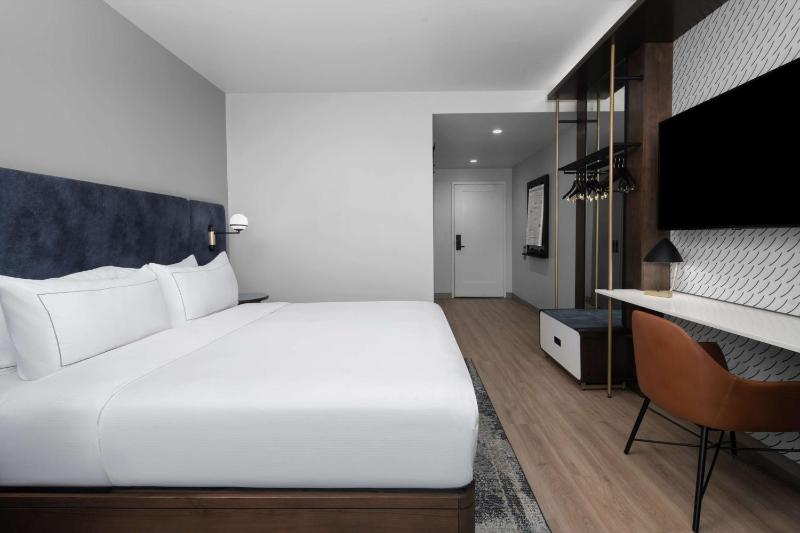 King Room - Non-Smoking image 2