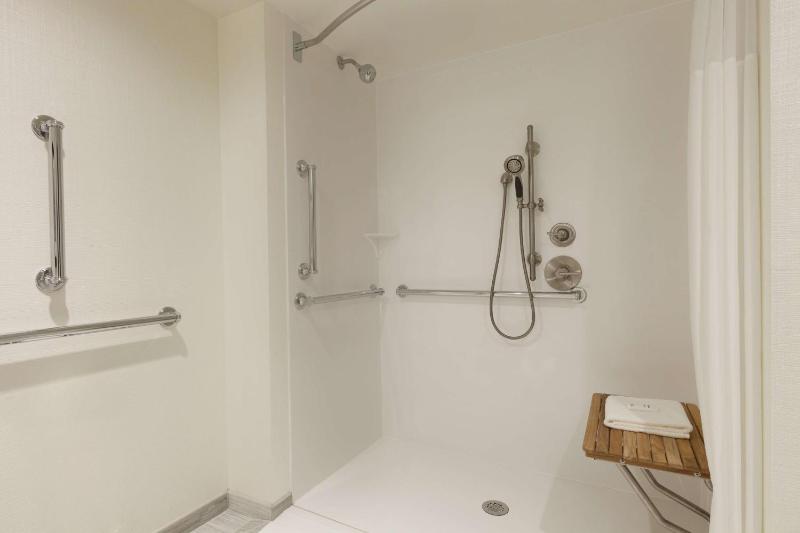King Room - Hearing Access image 3