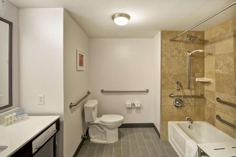 King Room - Mobility Access/Non-Smoking image 2