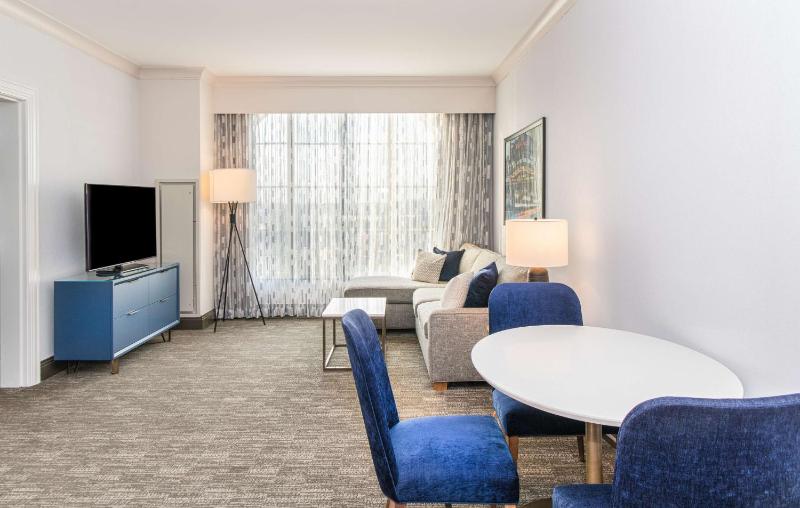 Executive Floor One Bedroom King Suite image 4