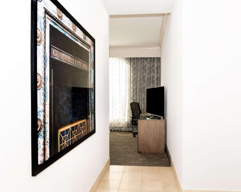 King Parlor Suite image 4
