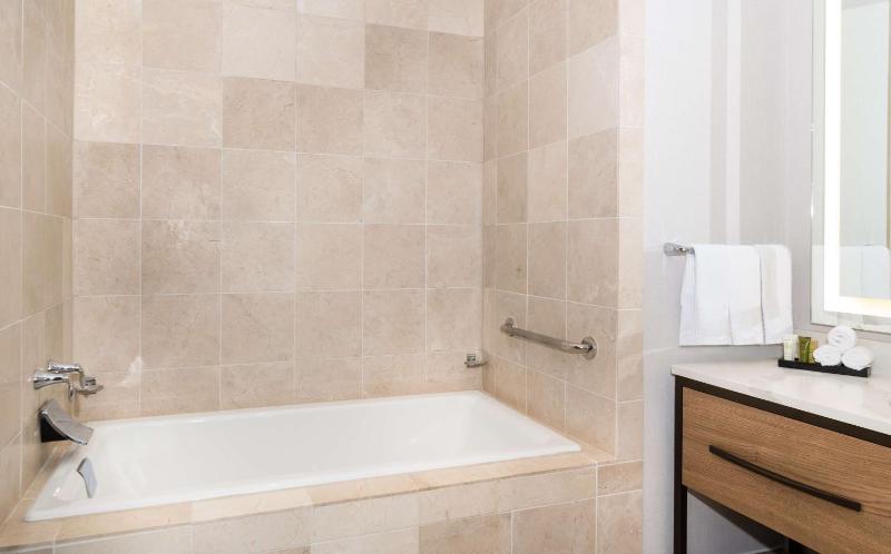 Executive Floor One Bedroom King Suite image 2