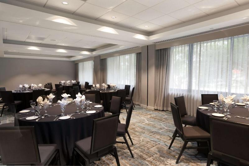 DoubleTree by Hilton Hotel & Suites Houston by the Galleria - image 3