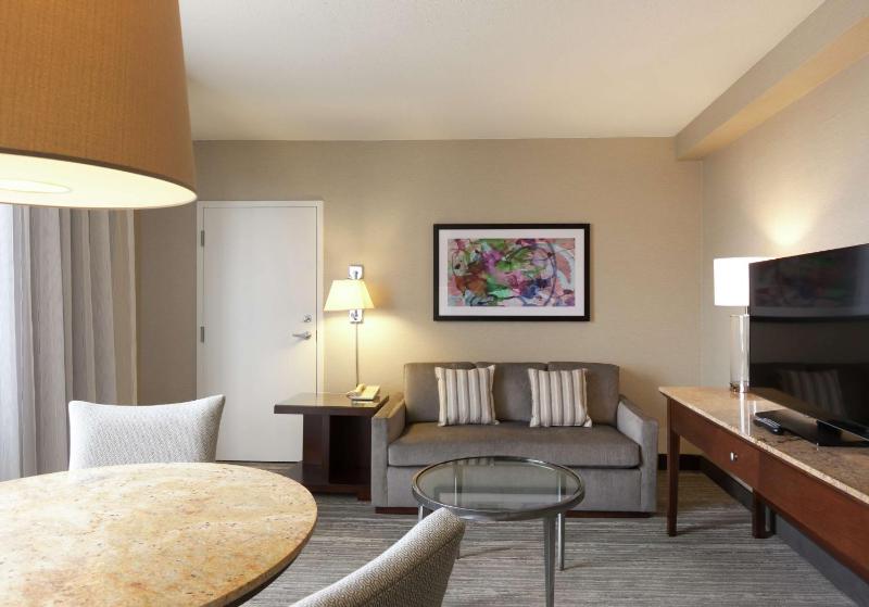 Queen Room with Bath Tub - Disability Access/Non-Smoking  image 3