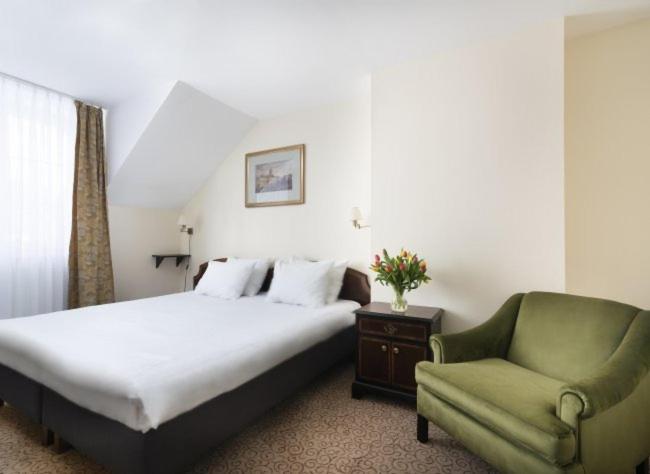 Twin Room image 4