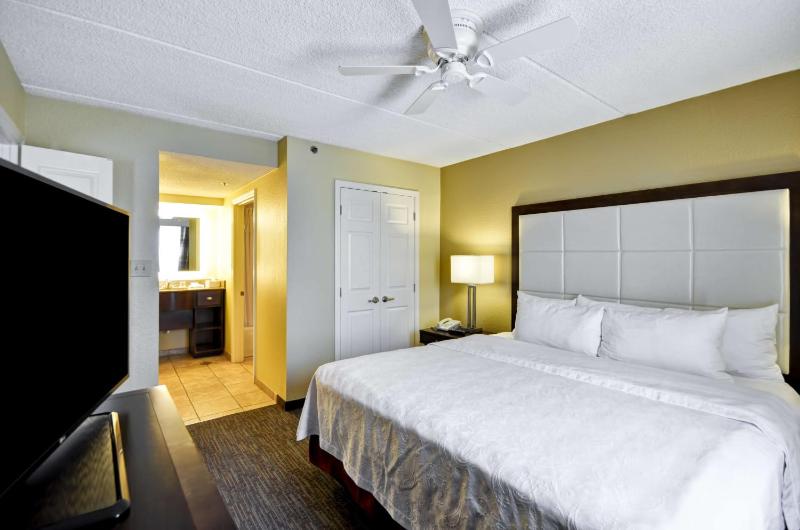 Two-Bedroom King Suite with Two Queen Beds and Two Baths - Non-Smoking image 3