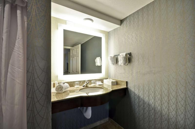 One-Bedroom Premium Suite with Two Queen Beds - Non-Smoking image 2