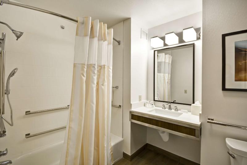 King Room with Accessible Tub - Mobility Access image 2
