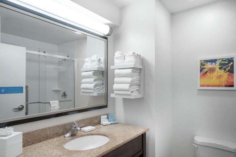 King Room with Shower - Non-Smoking image 2