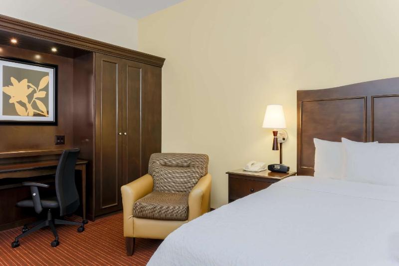 King Room with King Bed - Non-Smoking image 3